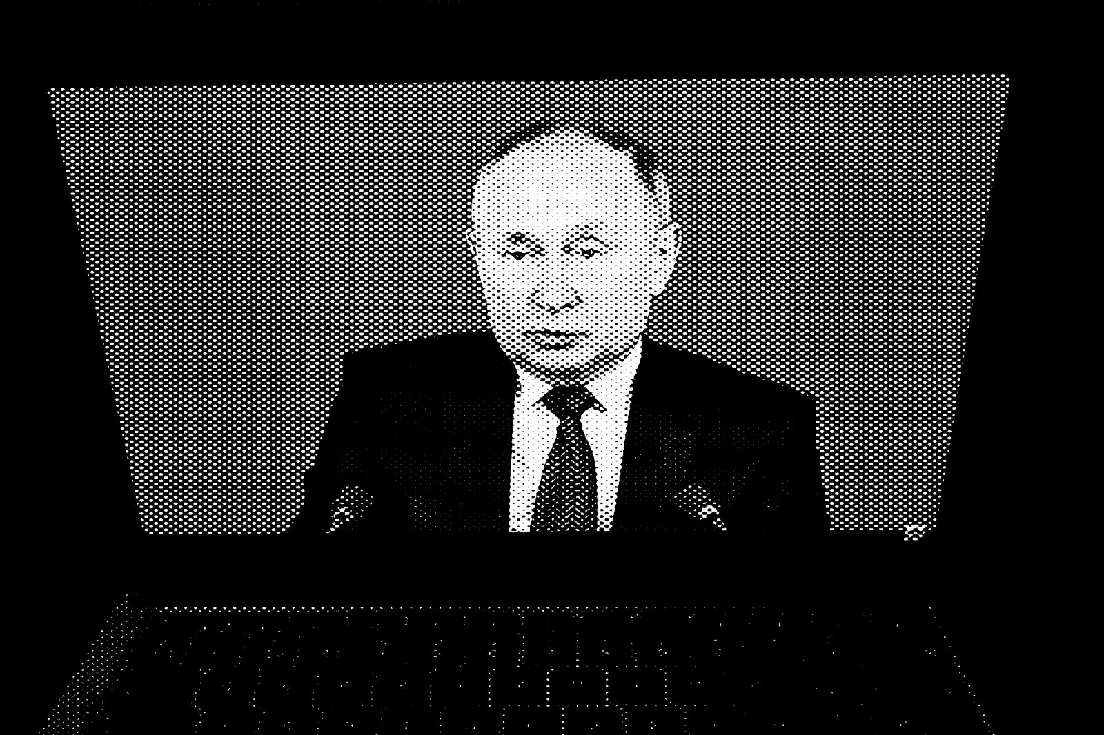France, Paris, 2021-12-24. Photographie de Xose Bouzas / Hans Lucas. Illustration d'un ordinateur portable qui reproduit sur youtube la conférence de presse annuelle de Vladimir Poutine, président russe, le 23 décembre. France, Paris, 2021-12-24. Photographie de Xose Bouzas / Hans Lucas. Illustration d'un ordinateur portable qui reproduit sur youtube la conférence de presse annuelle de Vladimir Poutine, président russe, le 23 décembre.