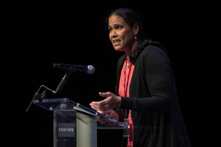 Wanda L. Diaz Merced prend la parole lors d'une conférence