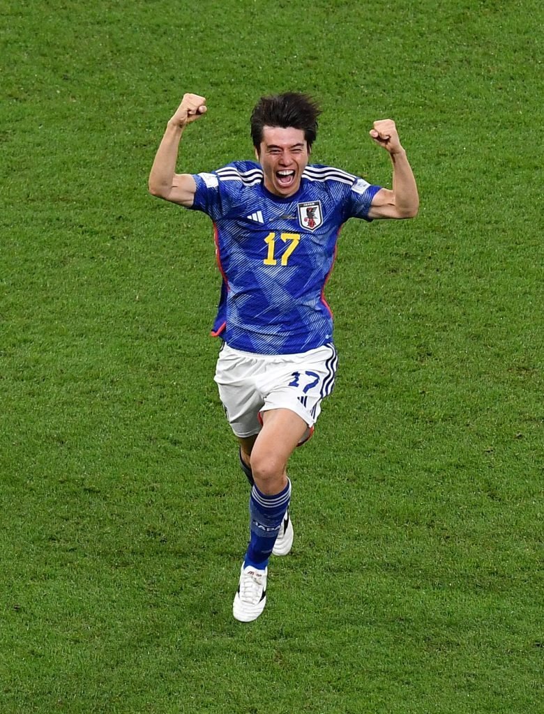 Tanaka du Japon célèbre son but contre l'Espagne.