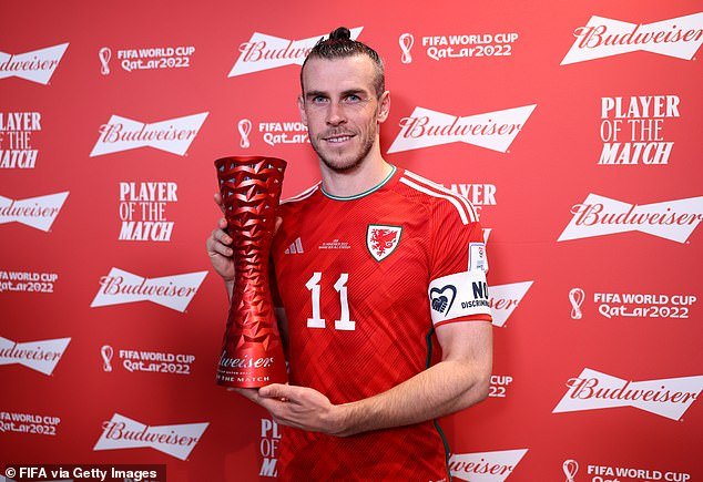 Gareth Bale a montré le nom de Budweiser lorsqu'il a remporté le prix de l'homme du match contre les États-Unis