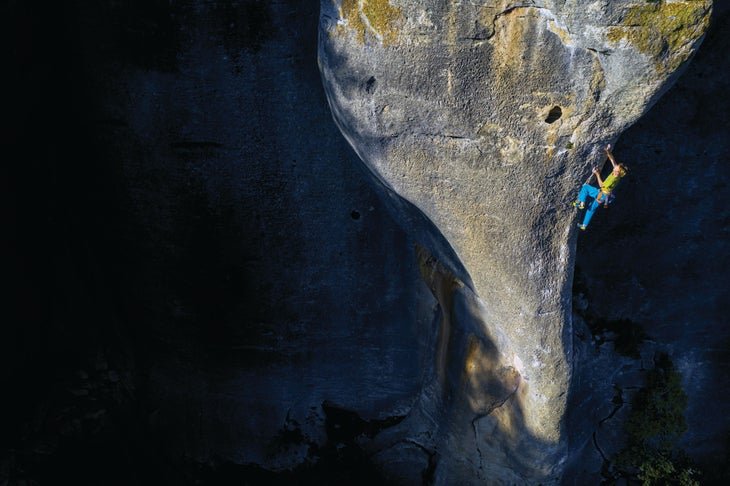 Arnaud Petit escalade à Buoux, France.