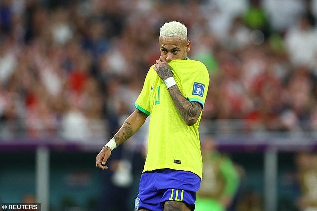 Neymar est de retour à l'entraînement après l'élimination du Brésil en quart de finale de la Coupe du monde au Qatar