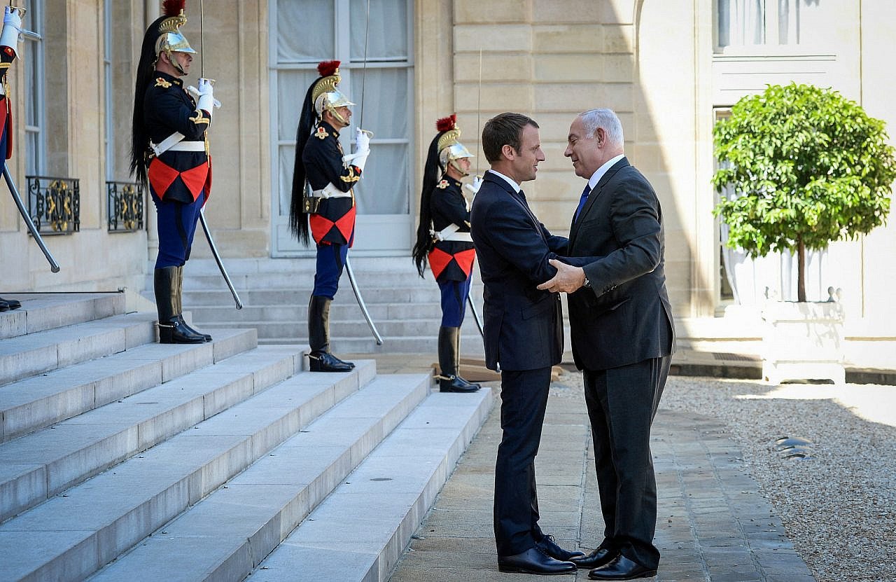 Former Israeli Prime Minister Benjamin Netanyahu meets with French President Emmanuel Macron at the Elyse Palace, Paris, France, July 16, 2017. (Haim Zach/GPO) Former Israeli Prime Minister Benjamin Netanyahu meets with French President Emmanuel Macron at the Elyse Palace, Paris, France, July 16, 2017. (Haim Zach / GPO)