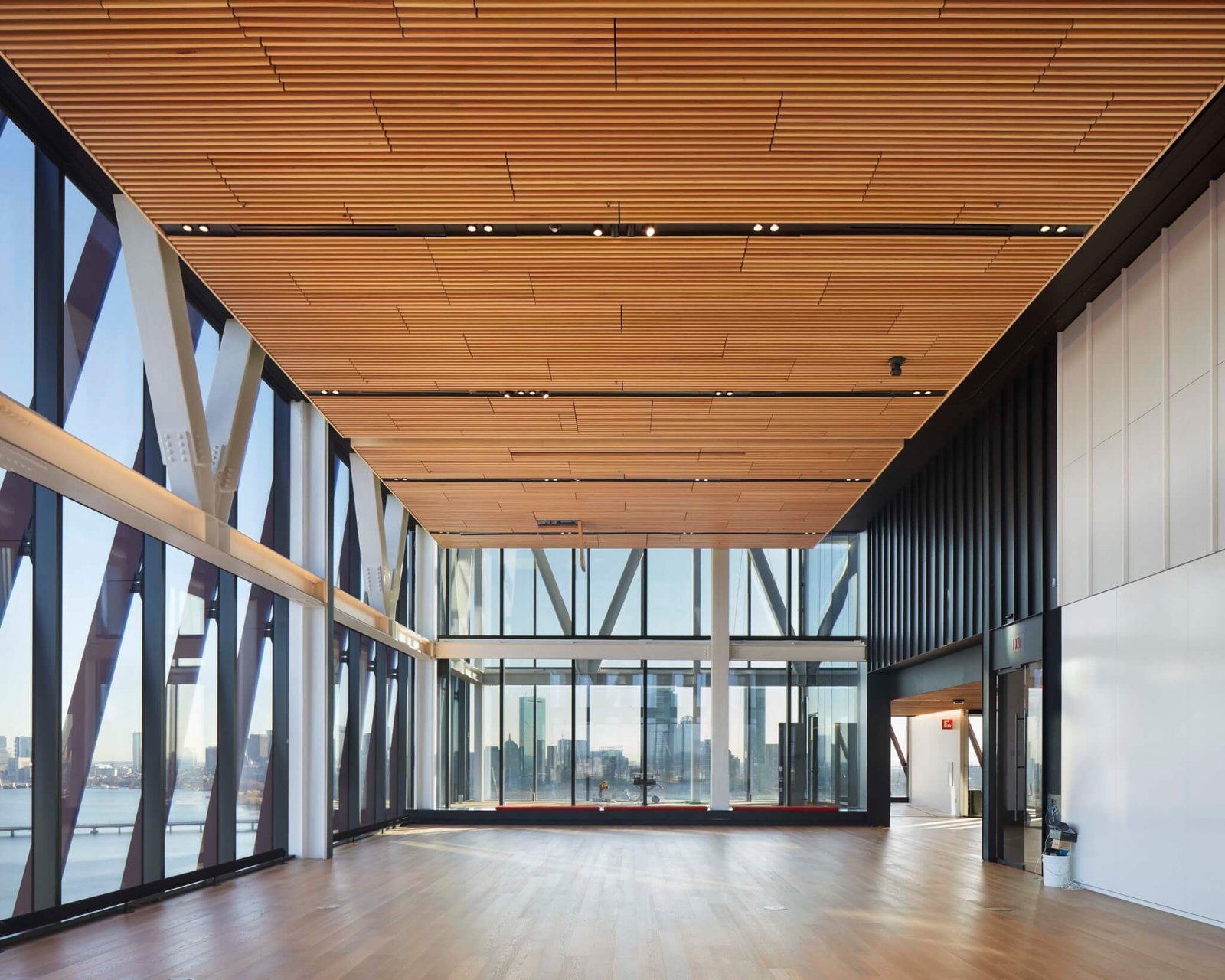intérieur avec plafond en bois