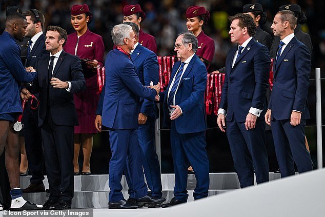 Le président de la FFF, Noel Le Graet (en photo avec Deschamps), a confirmé qu'une réunion avait eu lieu
