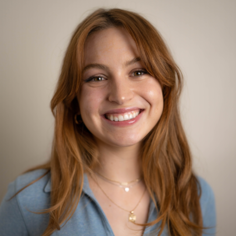 Ceci est une image Portrait de Gabby Romero