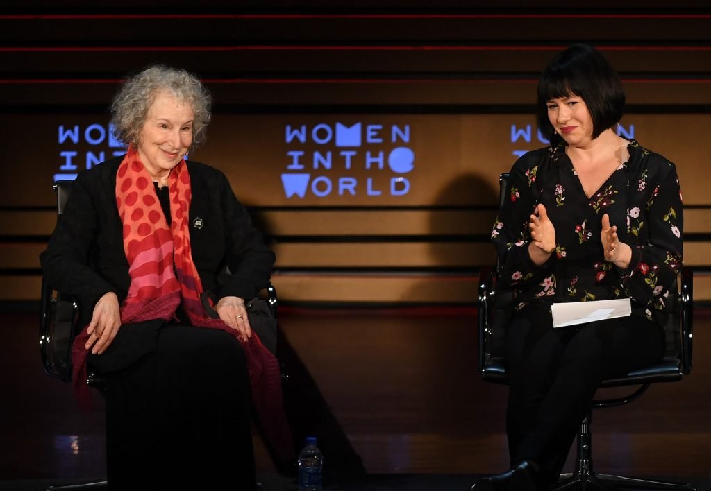 La chroniqueuse Michelle Goldberg (à droite) avec Margaret Atwood
