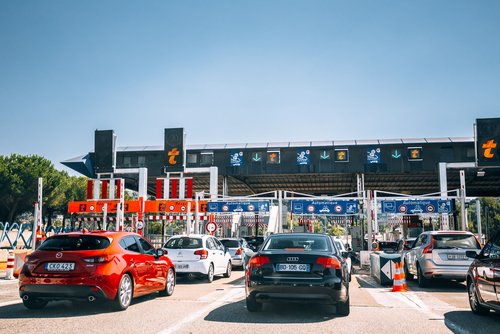 La reconnaissance des plaques de voiture remplace les barrières de péage des autoroutes lentes de France