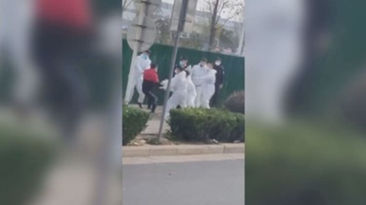 Les travailleurs de l'iPhone en Chine se révoltent contre Foxconn et la politique zéro-Covid