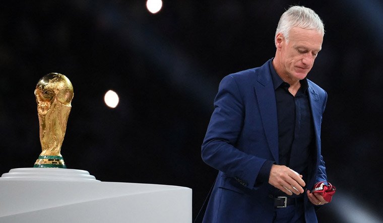 L’entraîneur français Deschamps va-t-il prolonger son contrat ?