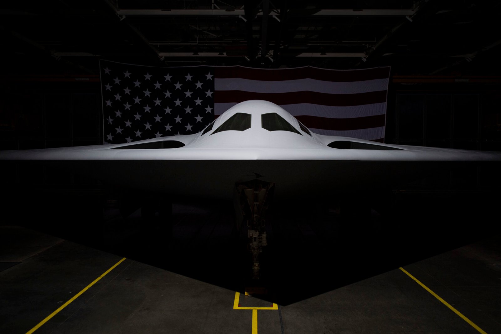 Les secrets : le Pentagone dévoile son nouveau bombardier furtif