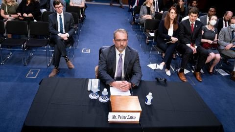 Pourquoi supprimer quelque chose d'Internet est "presque impossible" | CNN Affaires 1 Peiter Zatko, connu sous le nom de Mudge dans la communauté du piratage informatique, témoigne devant la commission judiciaire du Sénat sur Capitol Hill à Washington, DC, États-Unis, le 13 septembre 2022. Photo de Sarah Silbiger pour CNN