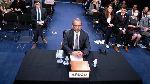 Peiter Zatko, connu sous le nom de Mudge dans la communauté du piratage informatique, témoigne devant la commission judiciaire du Sénat sur Capitol Hill à Washington, DC, États-Unis, le 13 septembre 2022. Photo de Sarah Silbiger pour CNN