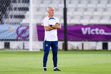 Qui est l'arbitre du match France-Pologne lors des huitièmes de finale de la Coupe du monde 2022 ? 1 Didier DESCHAMPS