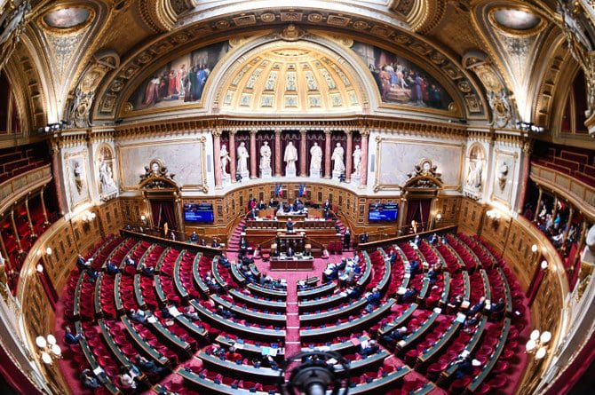 Des parlementaires français lors d'un débat au Sénat français, à Paris, le 17 novembre 2022. (AFP) Des parlementaires français lors d'un débat au Sénat français, à Paris, le 17 novembre 2022. (AFP)