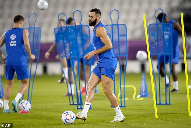 Benzema s'est retiré de l'équipe de France pour la Coupe du monde au Qatar après s'être blessé à la cuisse