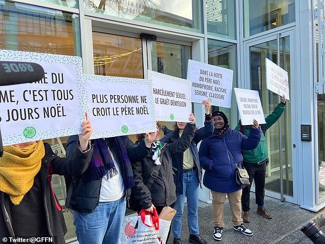 Les manifestants se rassemblent devant les bureaux de la FFF, appelant à la démission de Le Graet en tant que président