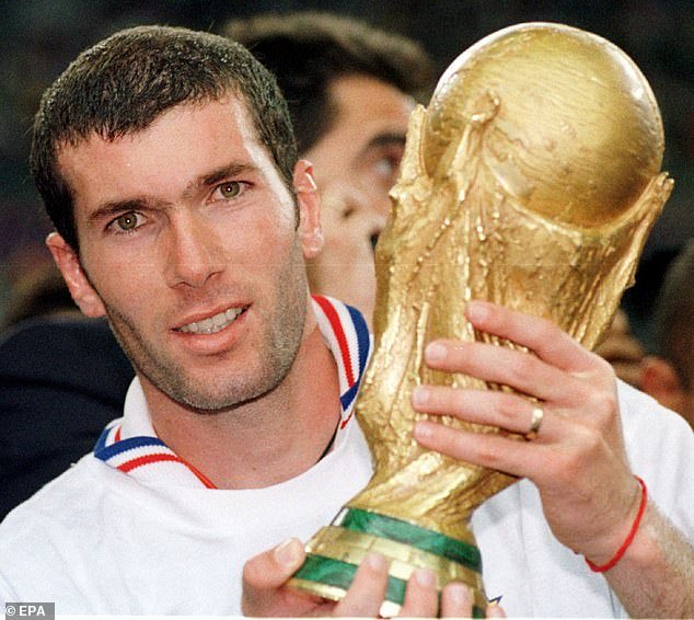 Zinedine Zidane est considéré comme un héros national après ses exploits lors de la finale de la Coupe du monde 1998