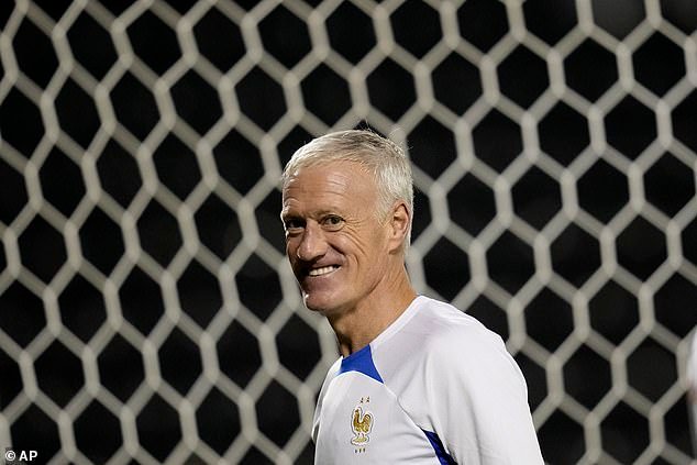 Deschamps aurait été exclu d'une discussion de groupe comprenant tous ses anciens coéquipiers
