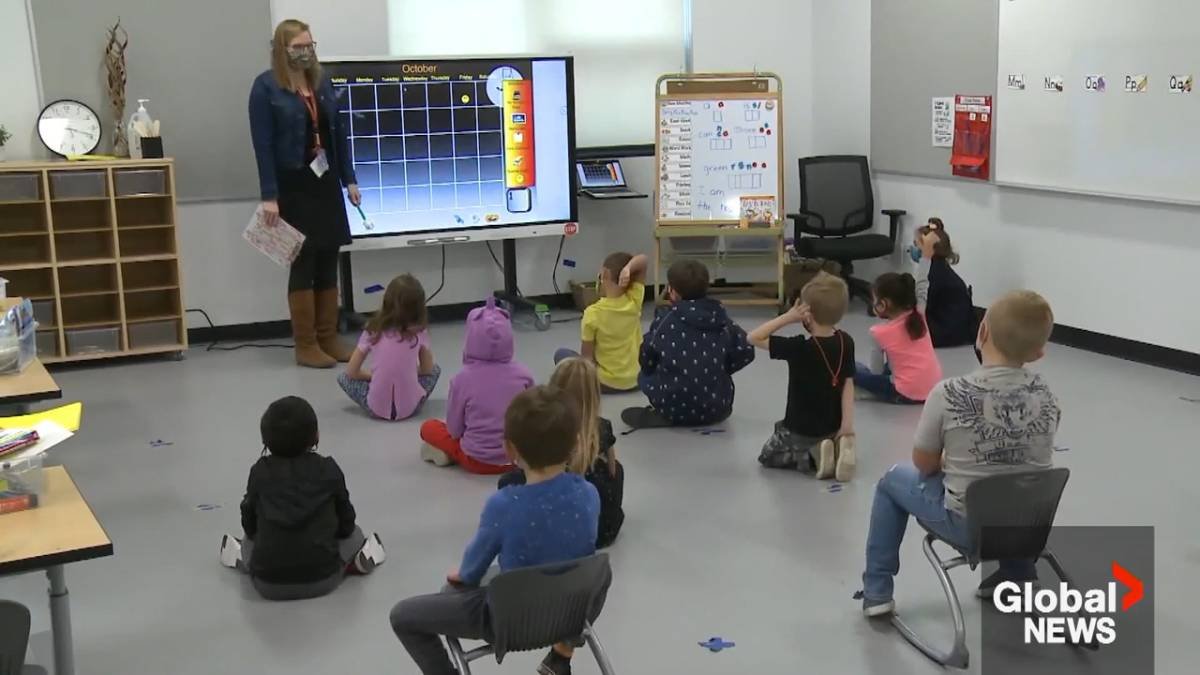 Cliquez pour lire la vidéo : « Les écoles du Nouveau-Brunswick font preuve de créativité malgré la pénurie d'enseignants »