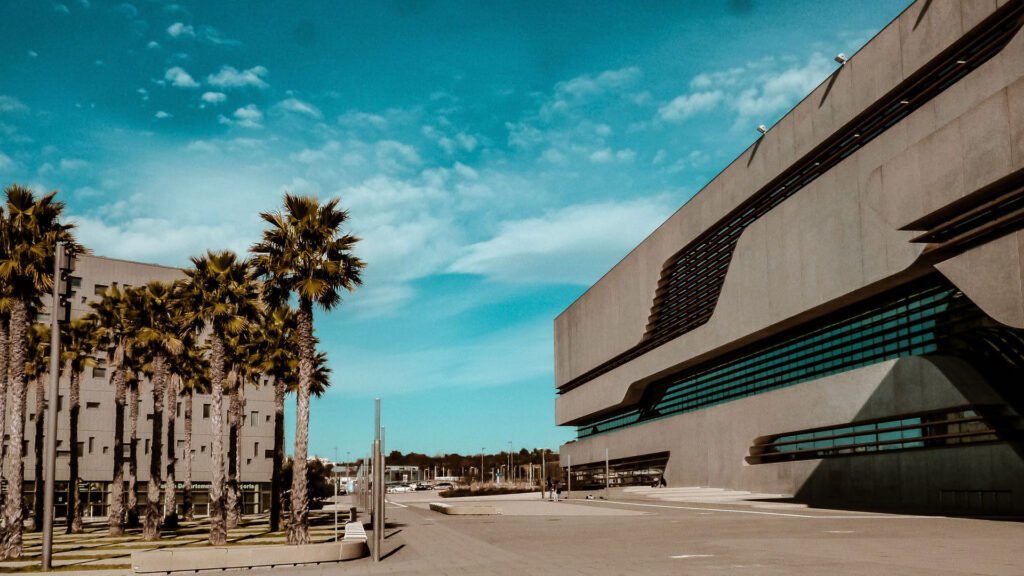 Émilie à Paris ?  Qu’en est-il de LoL en France ?  Les finales de la saison du LEC 2023 auront lieu à Montpellier