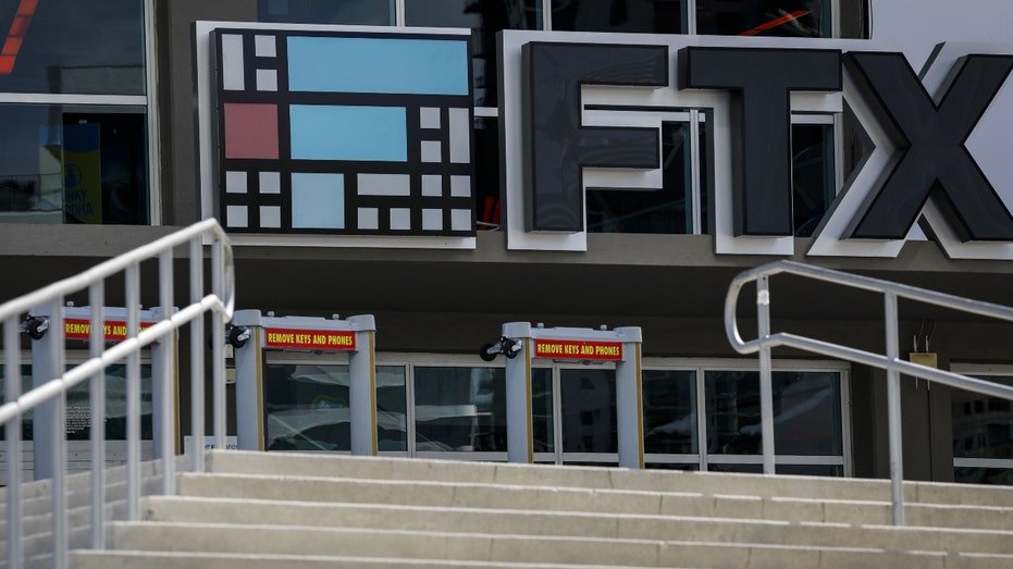 à l'extérieur de la FTX Arena