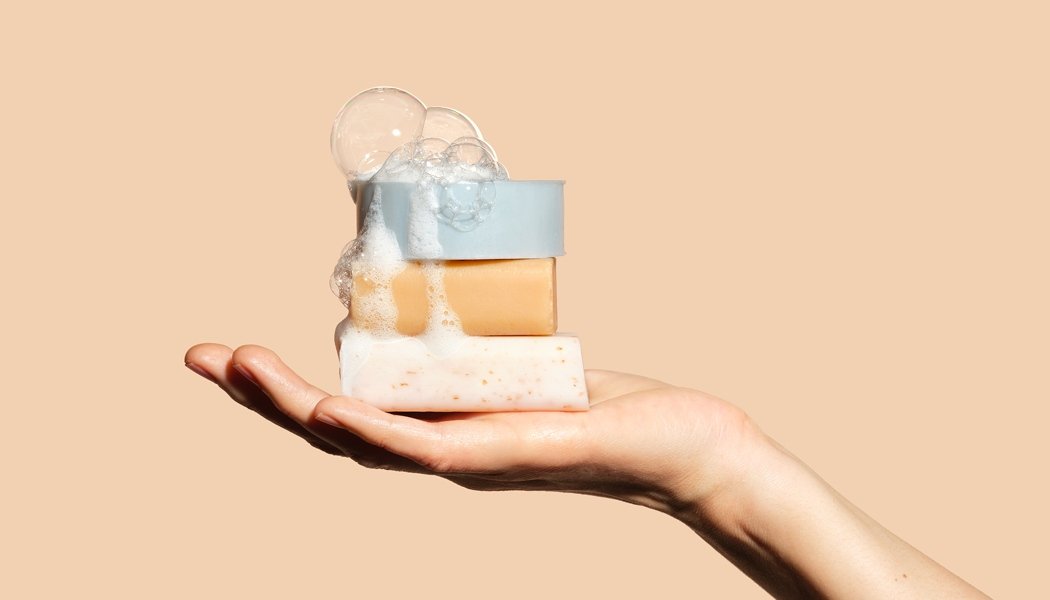 France : comment la cosmétique solide gagne du terrain dans les rayons hygiène beauté