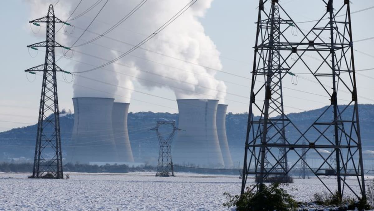 Il n’y a pas beaucoup d’alternatives : Dépendance croissante à l’énergie nucléaire en France dans un contexte de crise énergétique