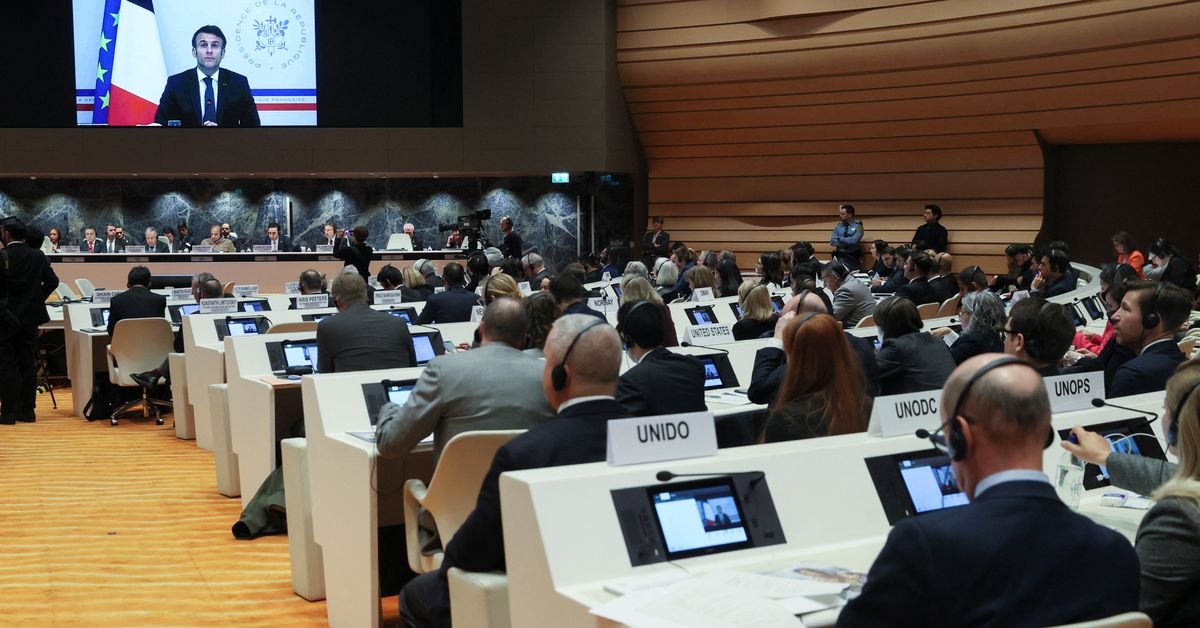 La France prête à soutenir le Pakistan dans les pourparlers avec ses créanciers, déclare Macron