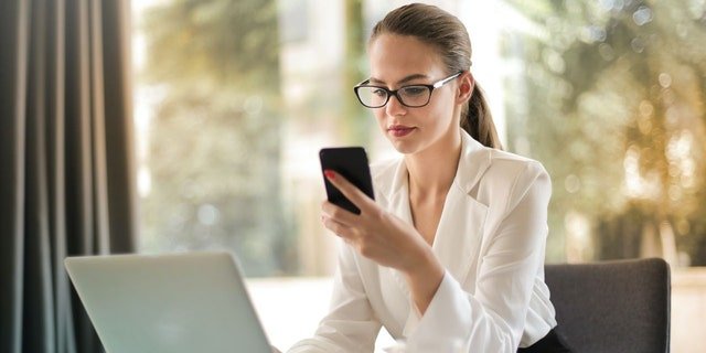 Certaines applications vont plus loin en demandant votre 