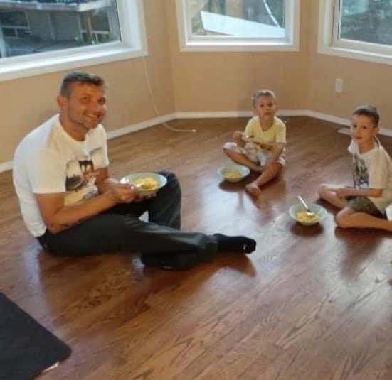 Quand ils sont arrivés pour la première fois, la famille a dit qu'ils étaient partis de zéro et qu'ils n'avaient rien.