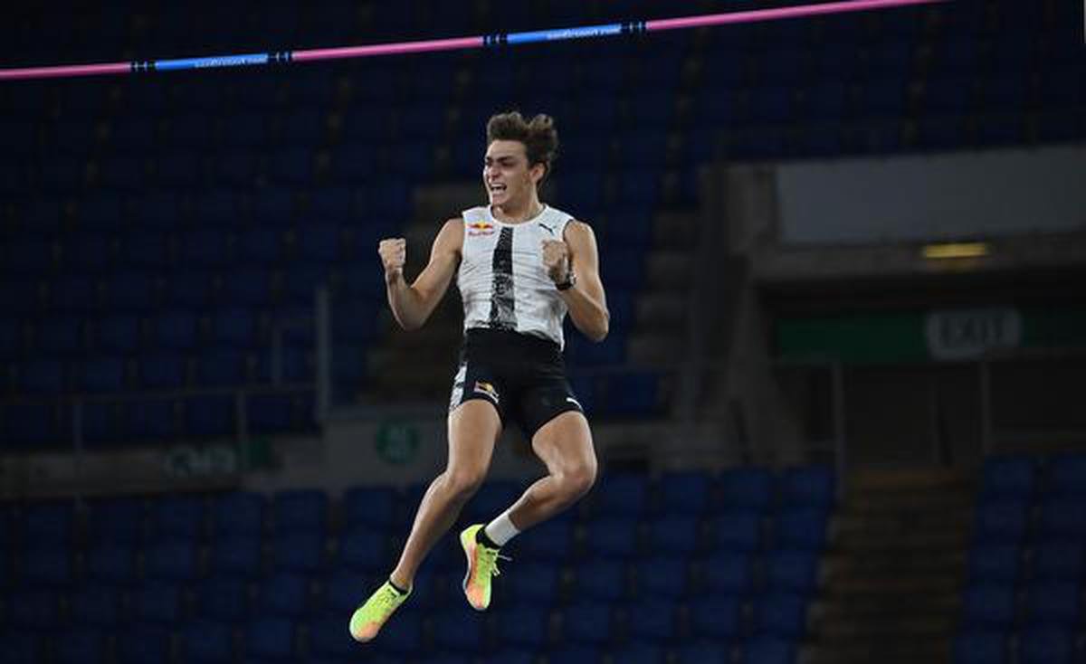 Duplantis établit un nouveau record du monde de saut à la perche en France