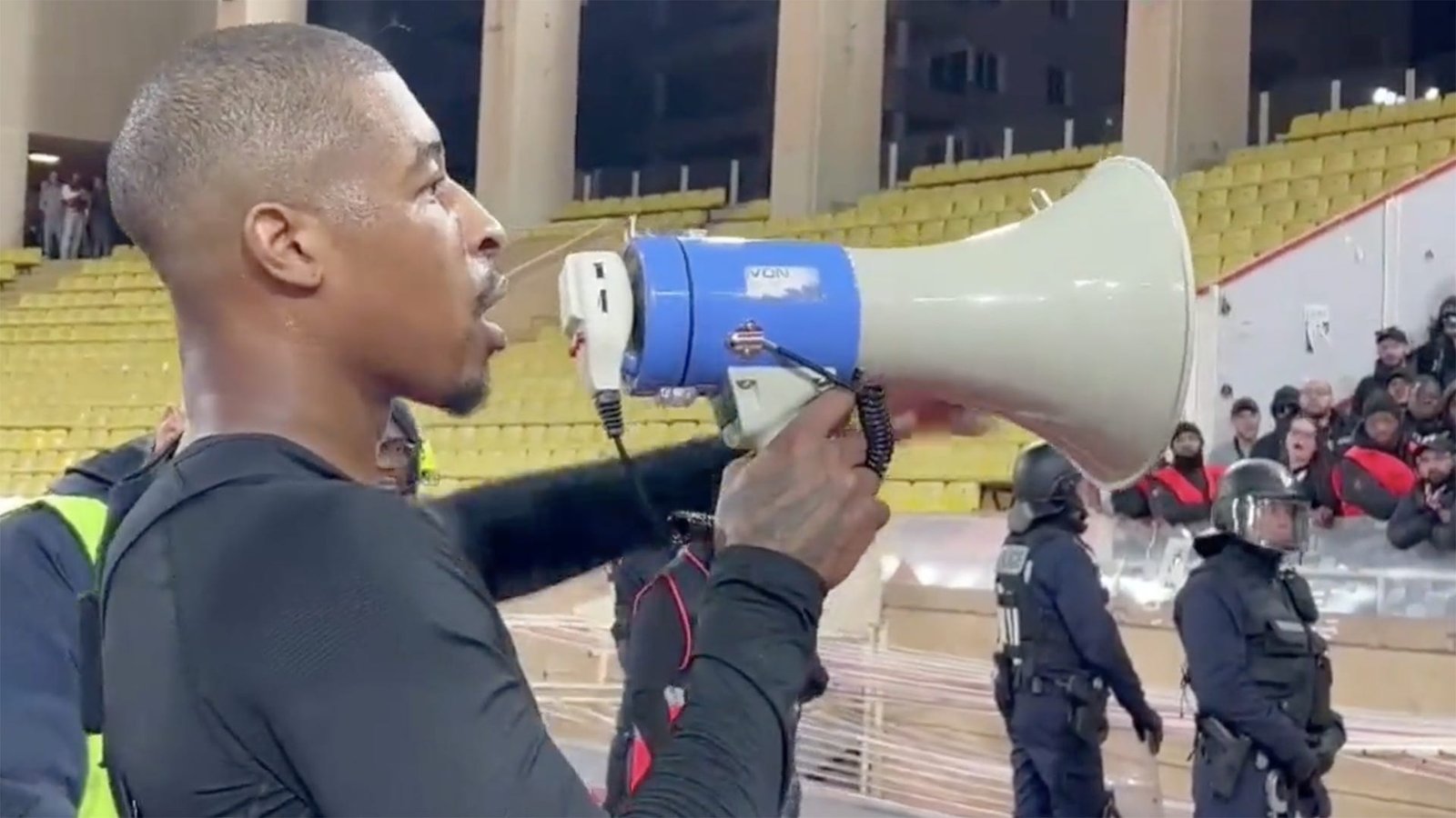 La relation froide entre les défenseurs centraux du PSG Presnel Kimpembe et Marquinhos menace d’ajouter au chaos au Parc des Princes |  Goal.com Royaume-Uni