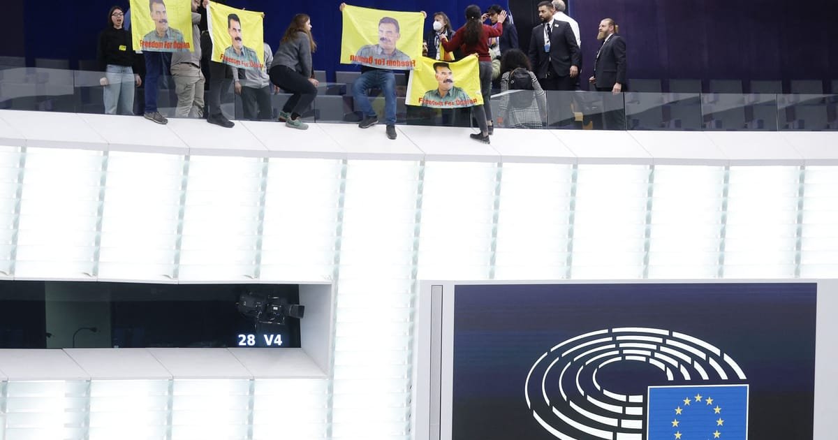 Le Parlement européen suspendu alors que la contestation kurde éclate