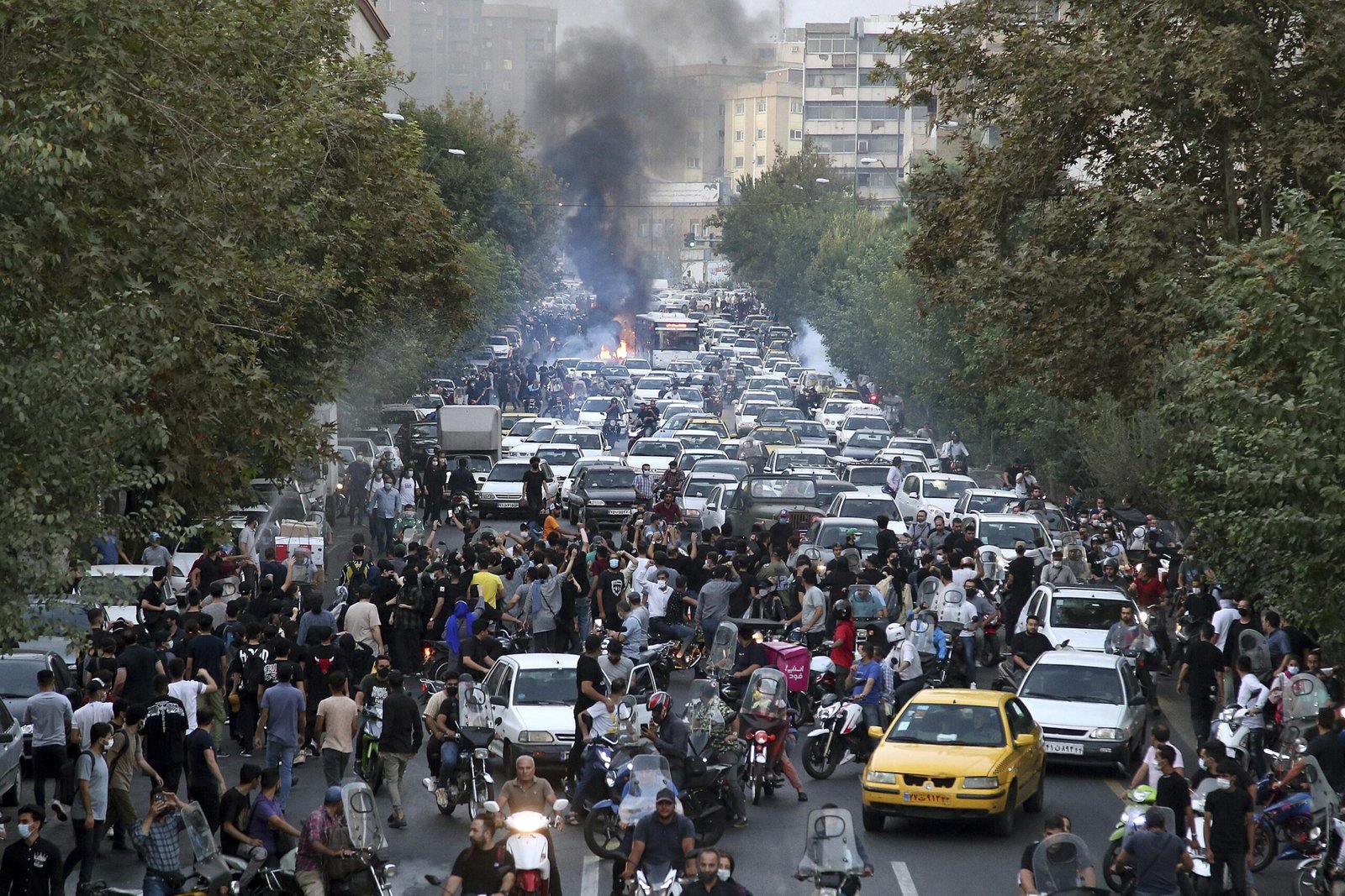 Les Iraniens assistent à une panne généralisée d’Internet au milieu de manifestations de masse