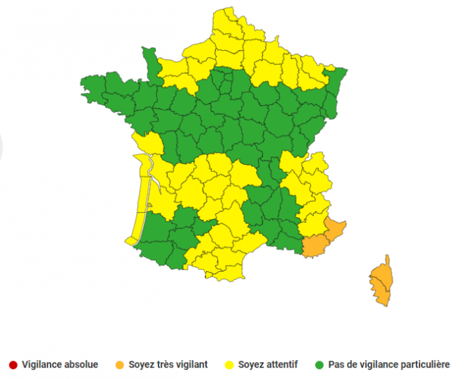 1678540302 369 Regardez Des villageois enregistrent une tornade presque apocalyptique dans le