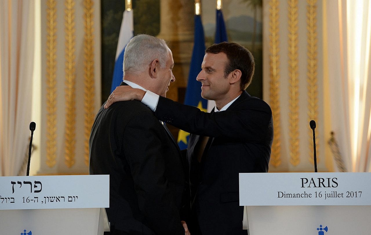 Le Premier ministre israélien Benjamin Netanyahu tient une conférence de presse conjointe avec le président français Emmanuel Macron, lors de la visite officielle de Netanyahu à Paris, France, le 16 juillet 2017. (Haim Zach/GPO) Le Premier ministre israélien Benjamin Netanyahu tient une conférence de presse conjointe avec le président français Emmanuel Macron, lors de la visite officielle de Netanyahu à Paris, France, le 16 juillet 2017. (Haim Zach/GPO)