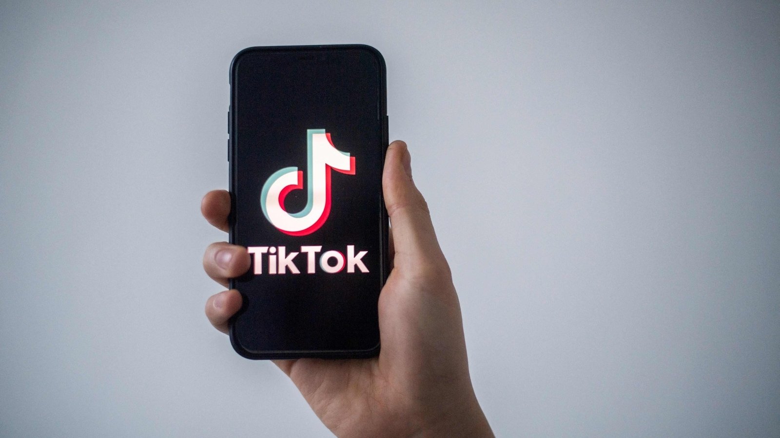 La France interdit TikTok et Twitter des téléphones du personnel du gouvernement