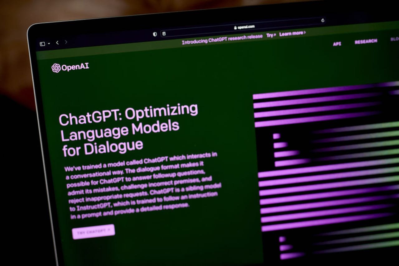 ChatGPT et plus : ce que les chatbots IA signifient pour l'avenir de la cybersécurité 1 chatgpt-page d'accueil-sur-un-écran-d'ordinateur portable