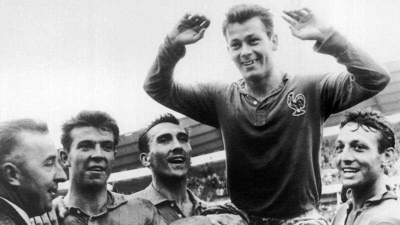 Just Fontaine : l’ancien attaquant de France et détenteur du record de la Coupe du monde décède à l’âge de 89 ans
