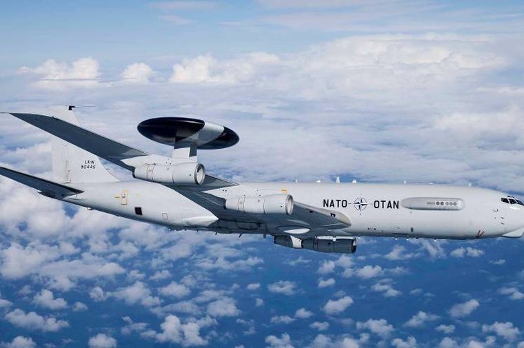 La France achète de nouveaux sims pour son avion E-3 Sentry AWACS