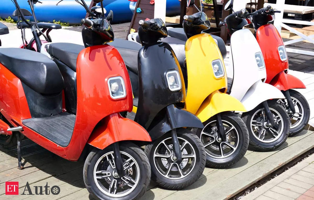 La France augmente la limite d’âge et les amendes pour les scooters électriques – ET Auto