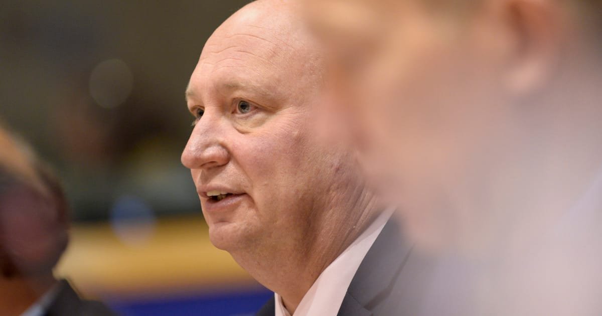 Le chef des transports de l’UE a signé ses propres vols gratuits vers le Qatar