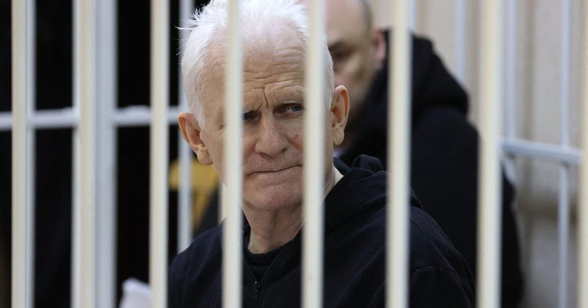 Le lauréat biélorusse du prix Nobel de la paix condamné à 10 ans de prison