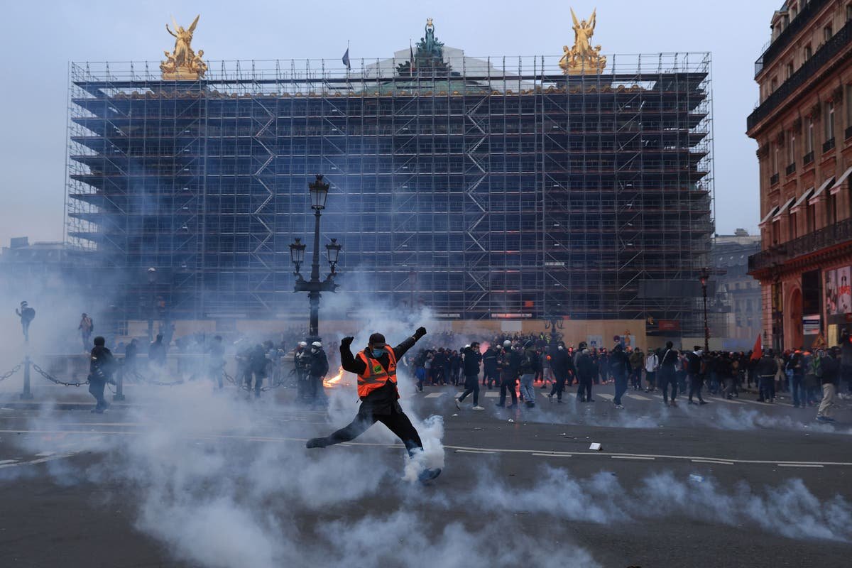 Les protestations ont rendu impossible la visite d’État de Kings en France, selon un ancien diplomate parisien