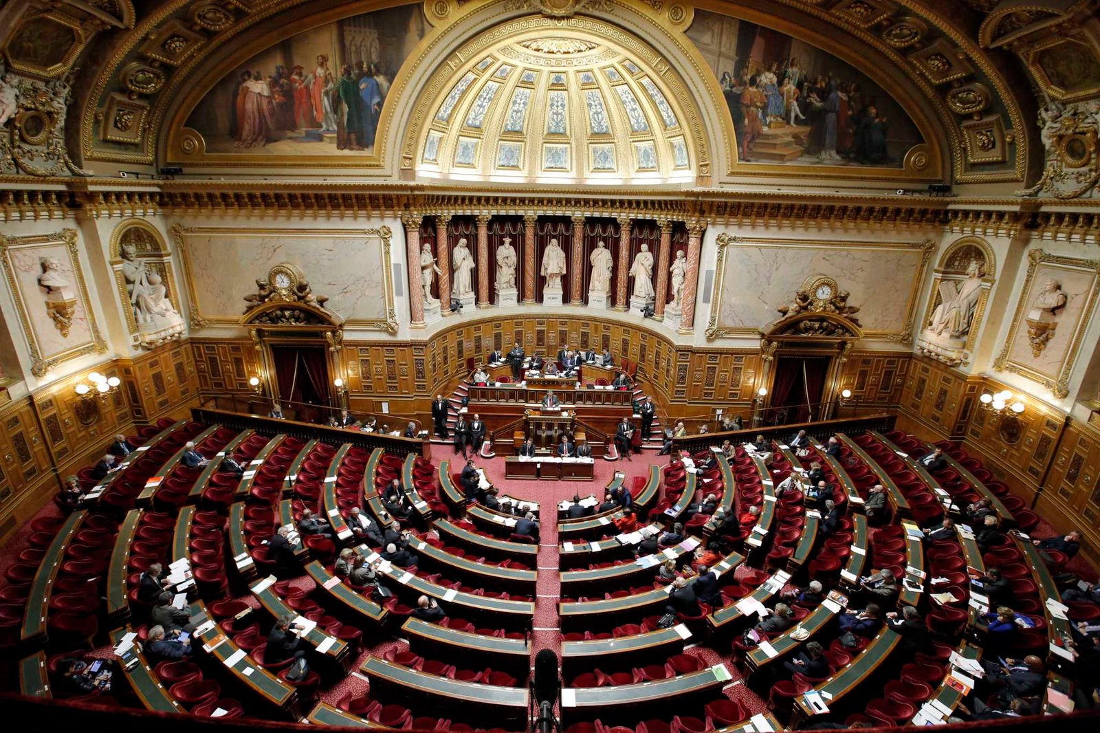Les sénateurs débattent du relèvement de l’âge de la retraite en France à 64 ans
