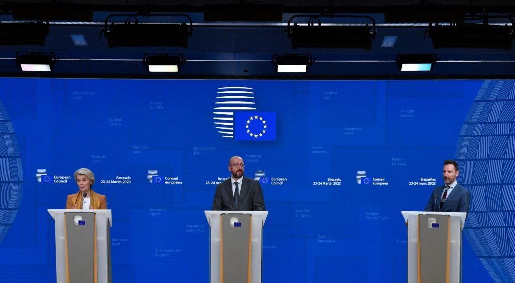 Les valeurs bancaires glissent vers un sommet européen haussier