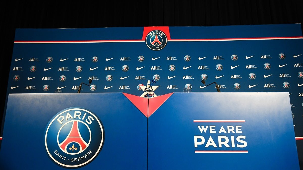 Mercato : Le PSG attend un grand nom, il craque totalement