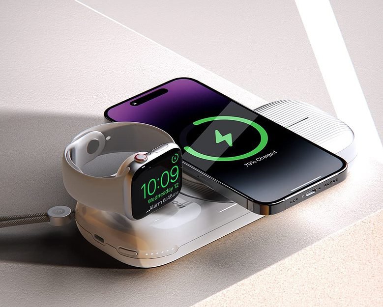 La banque d'alimentation Momax AirBox Go fournit 15 W de puissance de charge à l'iPhone et 5 W à l'Apple Watch et aux AirPods.