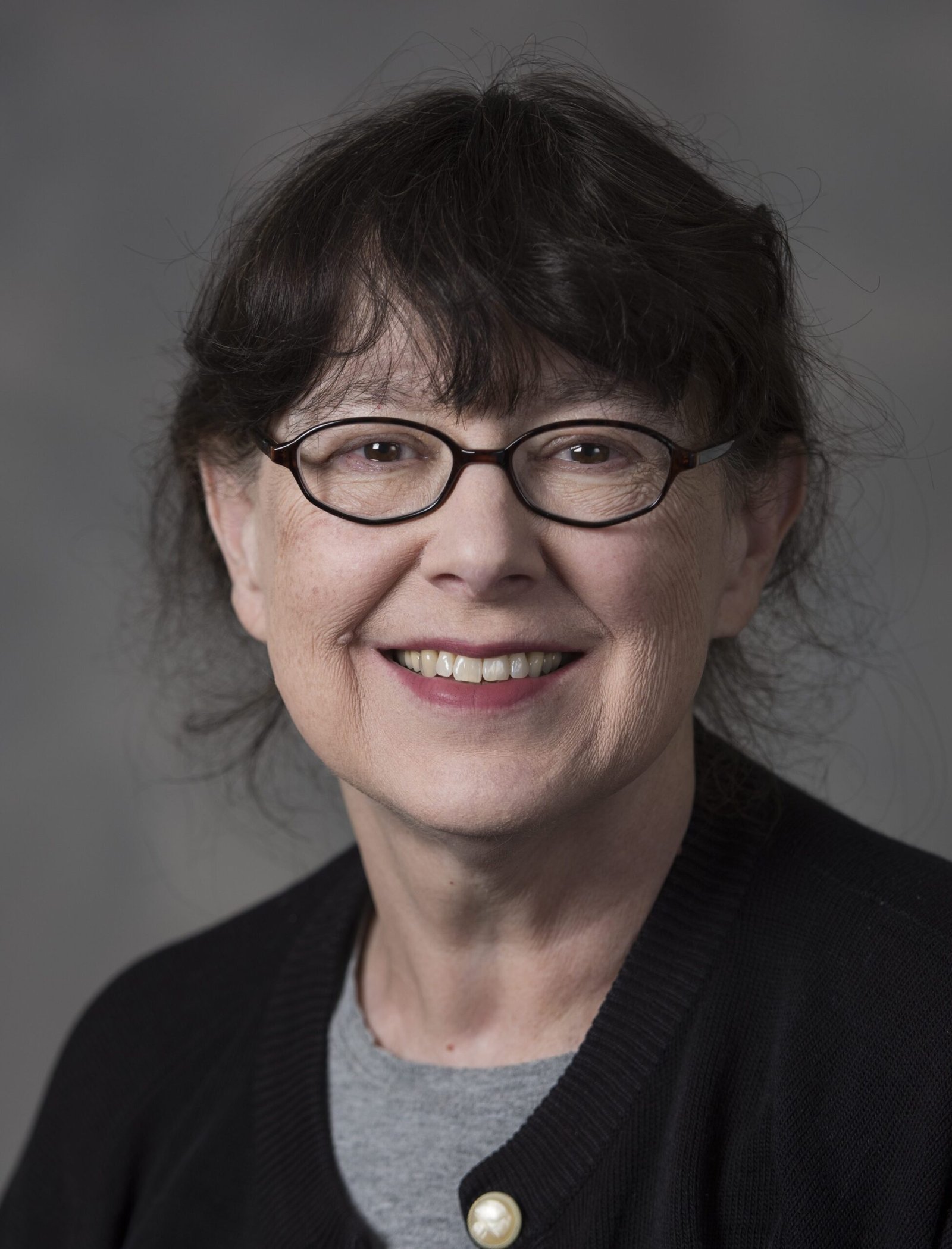 Rosemary Haskell présente un article à la Conférence de Louisville sur la littérature et la culture depuis 1900